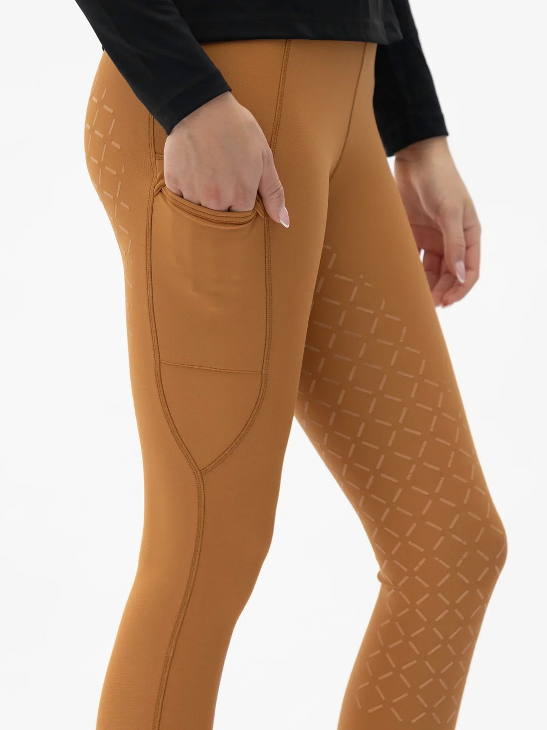 Helskodda ridtights i kompressionsmaterial med silikonförstärkning, fyrvägsstretch, bred linning och praktisk mobilficka.