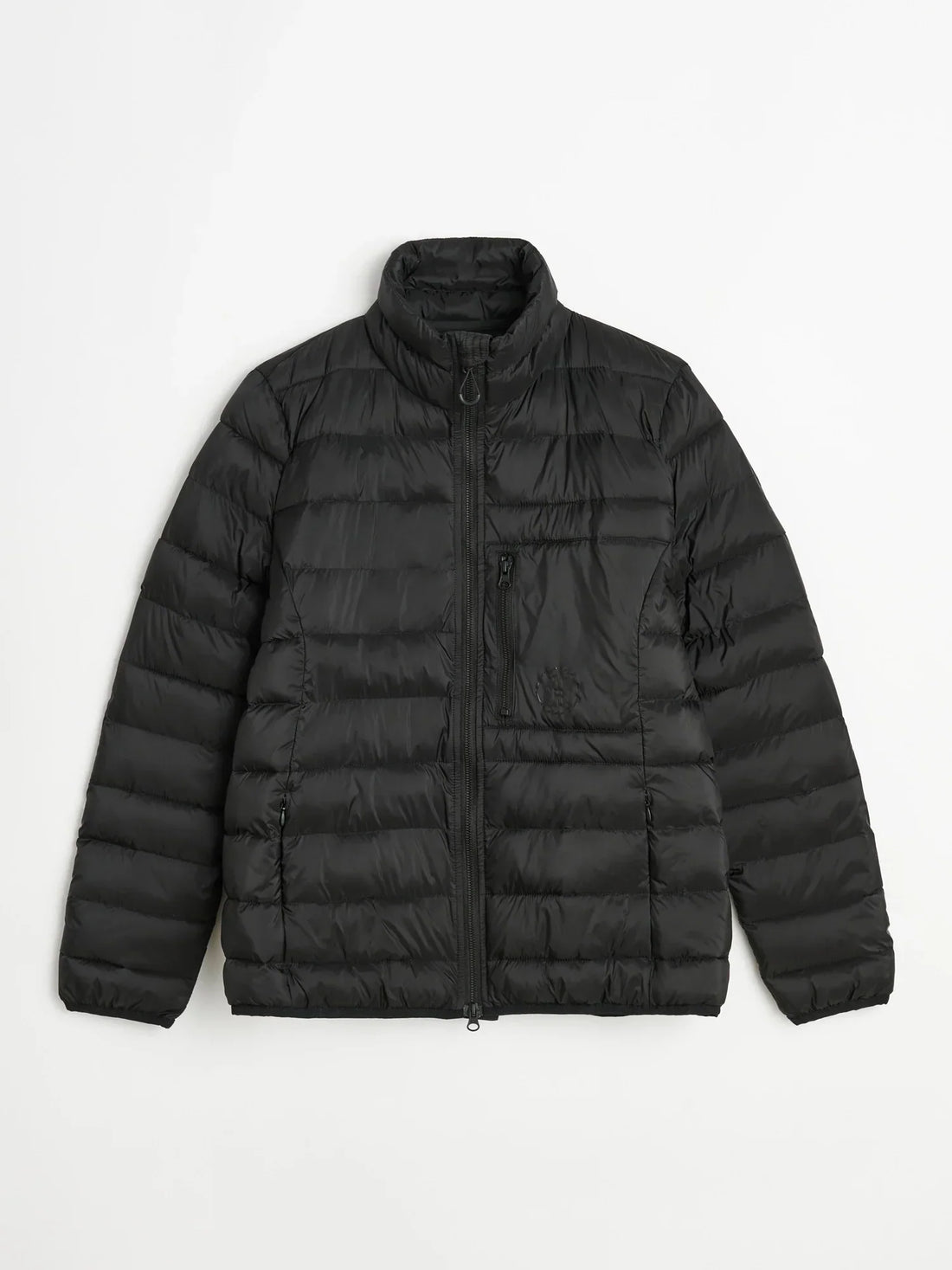 Ridsportjacka Lena i lättvikt med dunliknande syntetfyllning, Bionic Finish ECO och tre fickor för praktisk användning under ridning och stallsysslor.